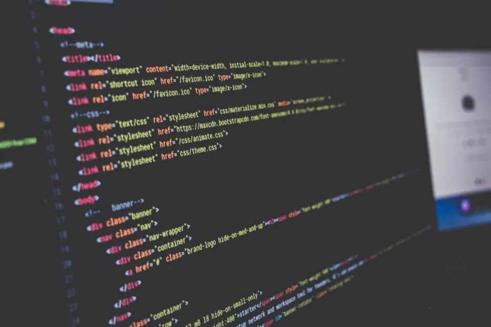 Ekranda web sitesi kodu, ChatGPT tarayıcıları için robots.txt ve teknik erişim ayarlarını temsil ediyor